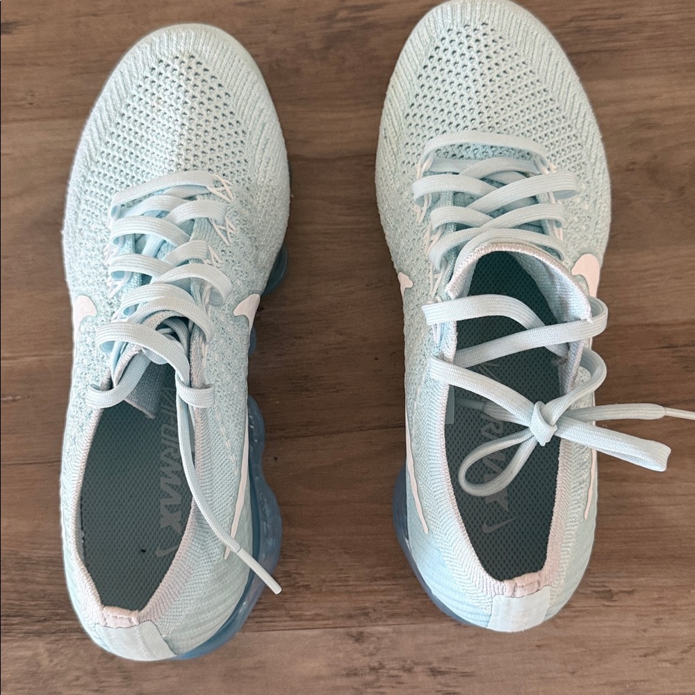 Nike Air Vapormax Flyknit in Glacier Blue & White - Picture 7 of 7